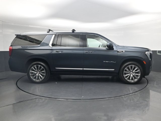 Used 2021 GMC Yukon XL Denali w/ Denali Premium Package AWD/4WD image 3