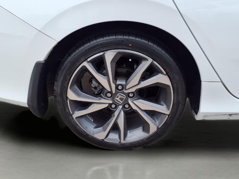 Used 2019 Honda Civic Touring image 9