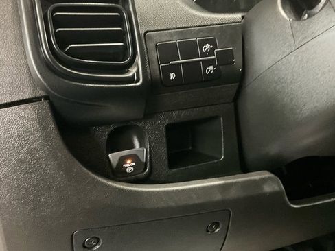 Used 2024 RAM ProMaster 2500 w/ Convenience Group image 8