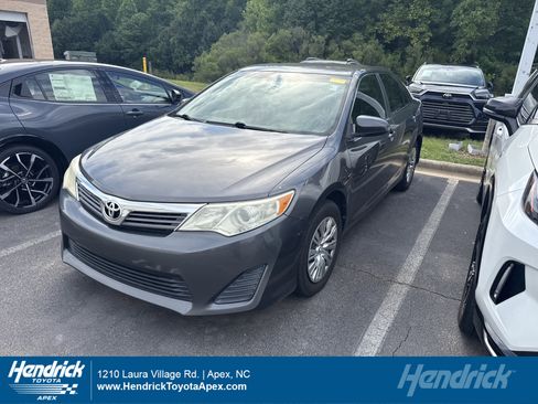 Used 2014 Toyota Camry FWD image 1