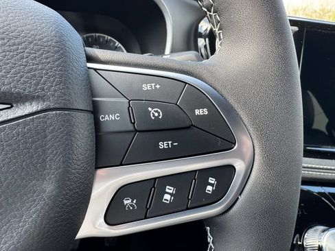 New 2027 Chrysler Pacifica Select FWD image 31