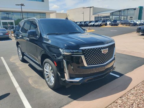 Used 2023 Cadillac Escalade Premium Luxury w/ LPO, Floor Liner Package AWD/4WD image 3
