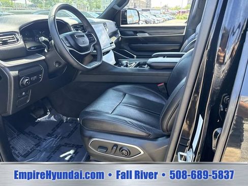 Used 2024 Jeep Wagoneer L Series II w/ Flexible Seating Group AWD/4WD image 20