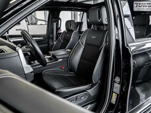 Used 2025 Cadillac Escalade Premium Luxury AWD/4WD image 40