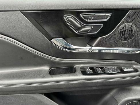 Used 2025 Lincoln Corsair FWD w/ Rear Removable Package Tray image 10