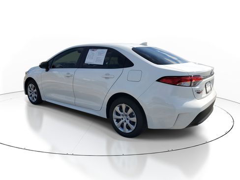Used 2025 Toyota Corolla LE image 4