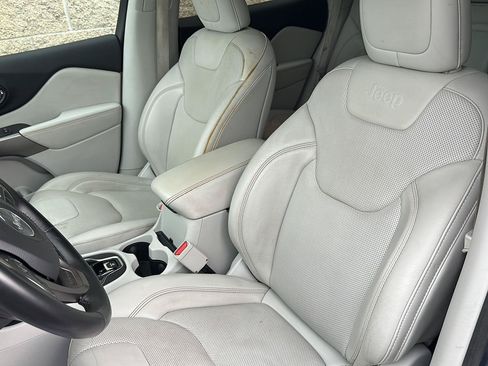 Used 2019 Jeep Cherokee Limited AWD/4WD image 24