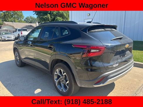 Used 2026 Chevrolet Trax LT w/ LT Convenience Package FWD image 7
