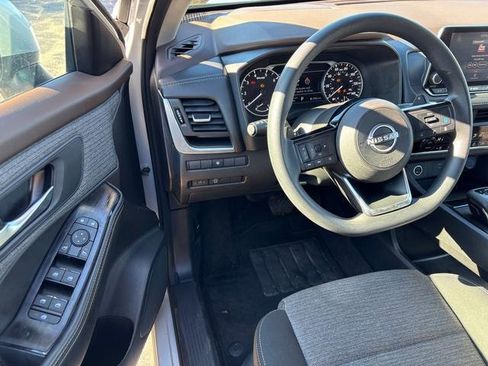Used 2023 Nissan Rogue SV image 10