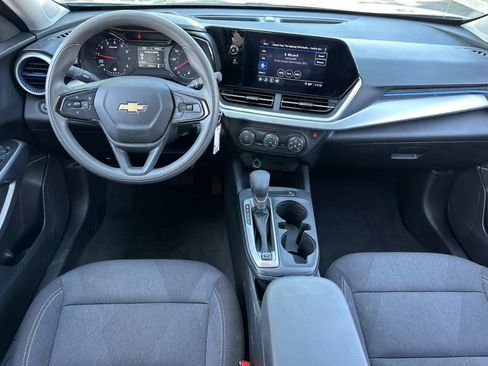 Used 2025 Chevrolet Trax LS w/ Driver Confidence Package FWD image 3
