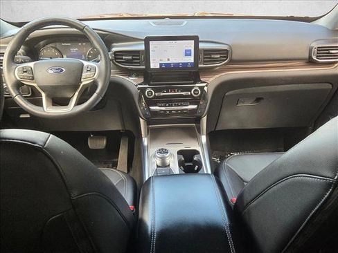 Used 2021 Ford Explorer Limited w/ Equipment Group 301A AWD/4WD image 18