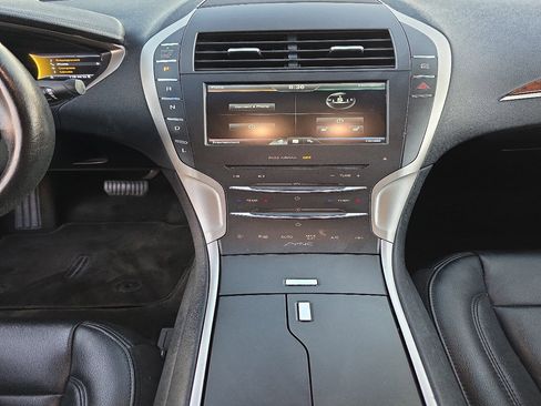 Used 2016 Lincoln MKZ Hybrid image 17