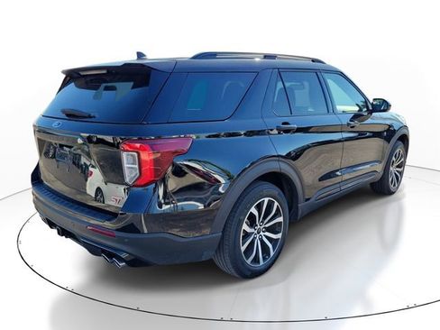Used 2022 Ford Explorer ST image 2