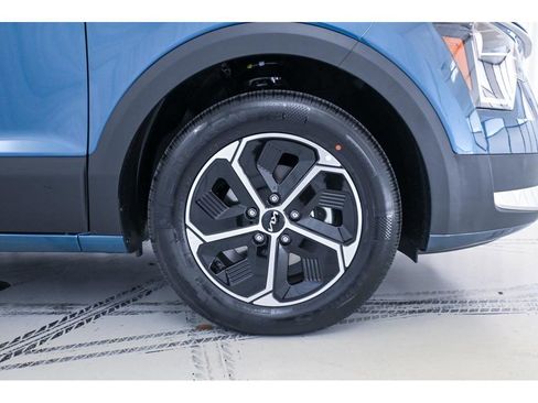 New 2026 Kia Niro EX FWD image 8