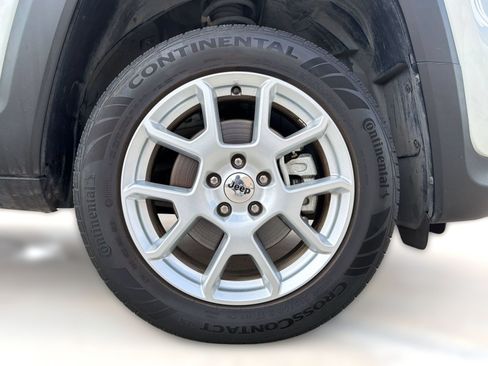 Used 2023 Jeep Renegade Latitude AWD/4WD image 12