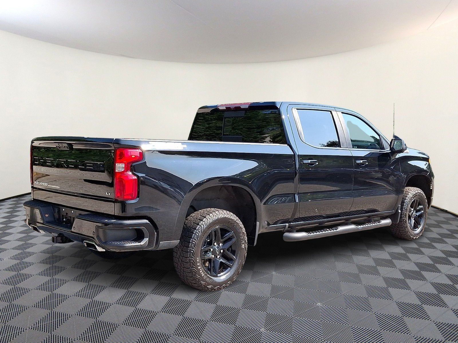 Used 2023 Chevrolet Silverado 1500 LT Trail Boss w/ Convenience Package II AWD/4WD image 6
