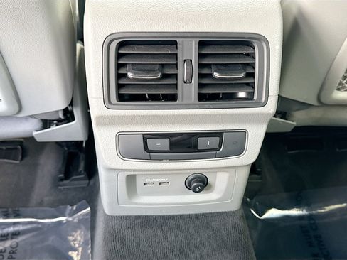 Used 2025 Audi Q5 e Premium AWD/4WD image 19