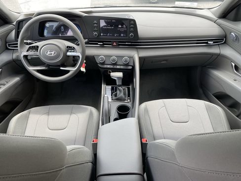 New 2026 Hyundai Elantra SE FWD image 13