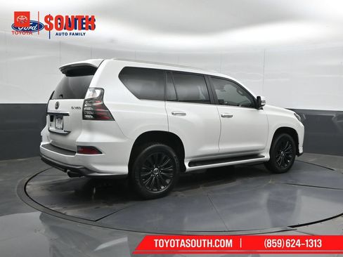 Used 2023 Lexus GX 460 Premium AWD/4WD image 2