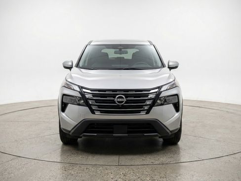 Used 2025 Nissan Rogue SV FWD image 2