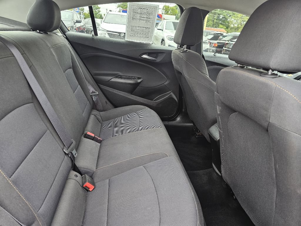 Used 2017 Chevrolet Cruze LS FWD image 27
