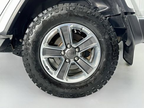 Used 2022 Jeep Wrangler Unlimited Sahara w/ Cold Weather Group AWD/4WD image 32