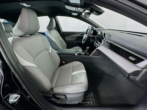 Used 2025 Toyota Camry SE image 28