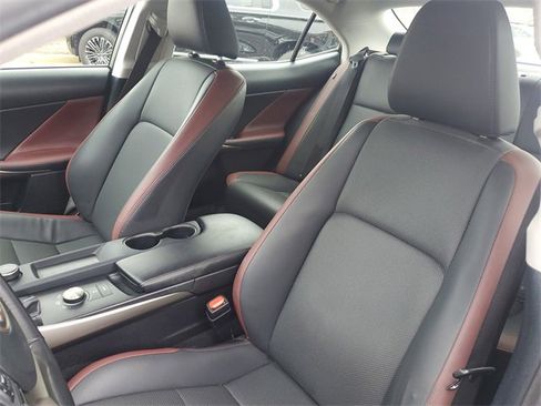 Used 2019 Lexus IS 300 image 16