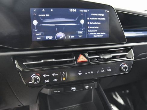 Used 2023 Kia Niro EX w/ EX Cold Weather Package image 24