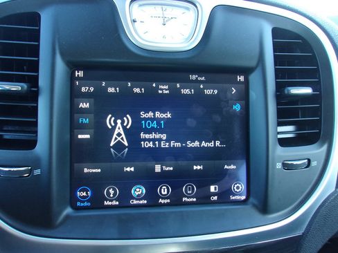 Used 2019 Chrysler 300 Touring image 13