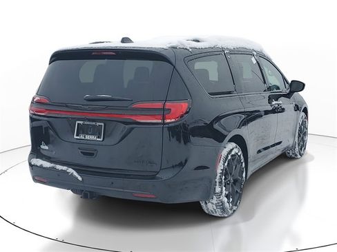 New 2026 Chrysler Pacifica Limited w/ Uconnect Theater Family Group image 4