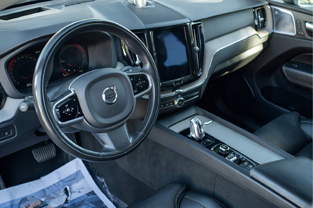 Used 2018 Volvo XC60 T8 Inscription w/ Luxury Seat Package AWD/4WD image 27