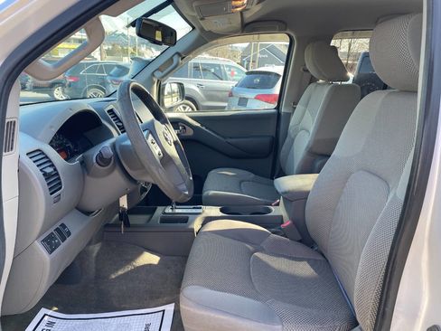 Used 2012 Nissan Frontier SV w/ SV Premium Utility Pkg image 9