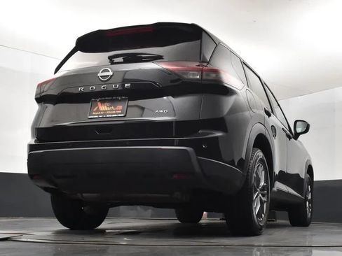 Used 2024 Nissan Rogue S AWD/4WD image 10