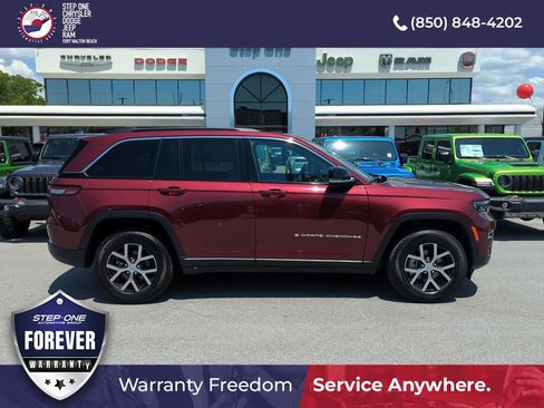 Used 2025 Jeep Grand Cherokee Limited w/ Trailer Tow Package AWD/4WD image 7
