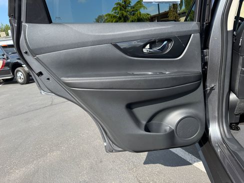 Used 2018 Nissan Rogue SL AWD/4WD image 34