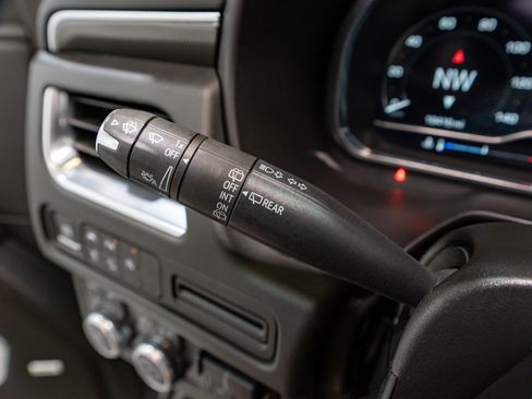 Used 2024 GMC Yukon XL AT4 image 29