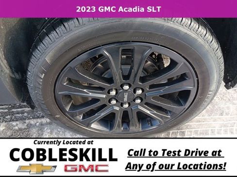 Used 2023 GMC Acadia SLT w/ Elevation Edition image 11
