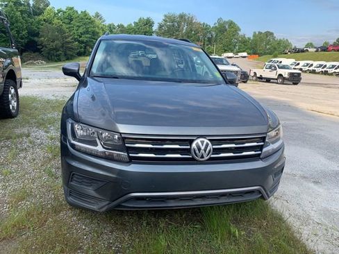 Used 2018 Volkswagen Tiguan SE FWD image 3