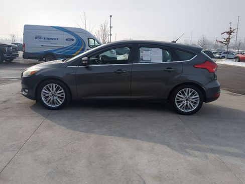 Used 2017 Ford Focus Titanium image 3