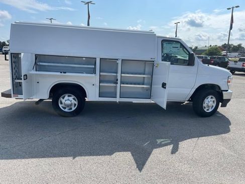 New 2027 Ford E-350 and Econoline 350 Super Duty w/ Power Equipment Group RWD image 13