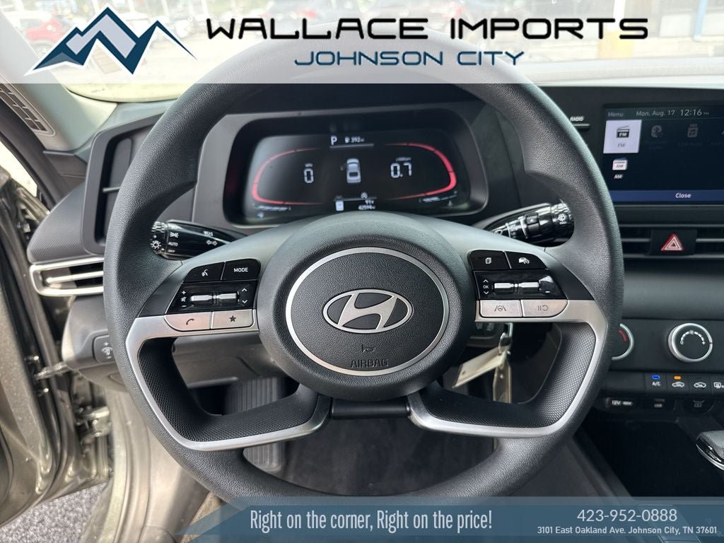 Used 2024 Hyundai Elantra SE FWD image 25