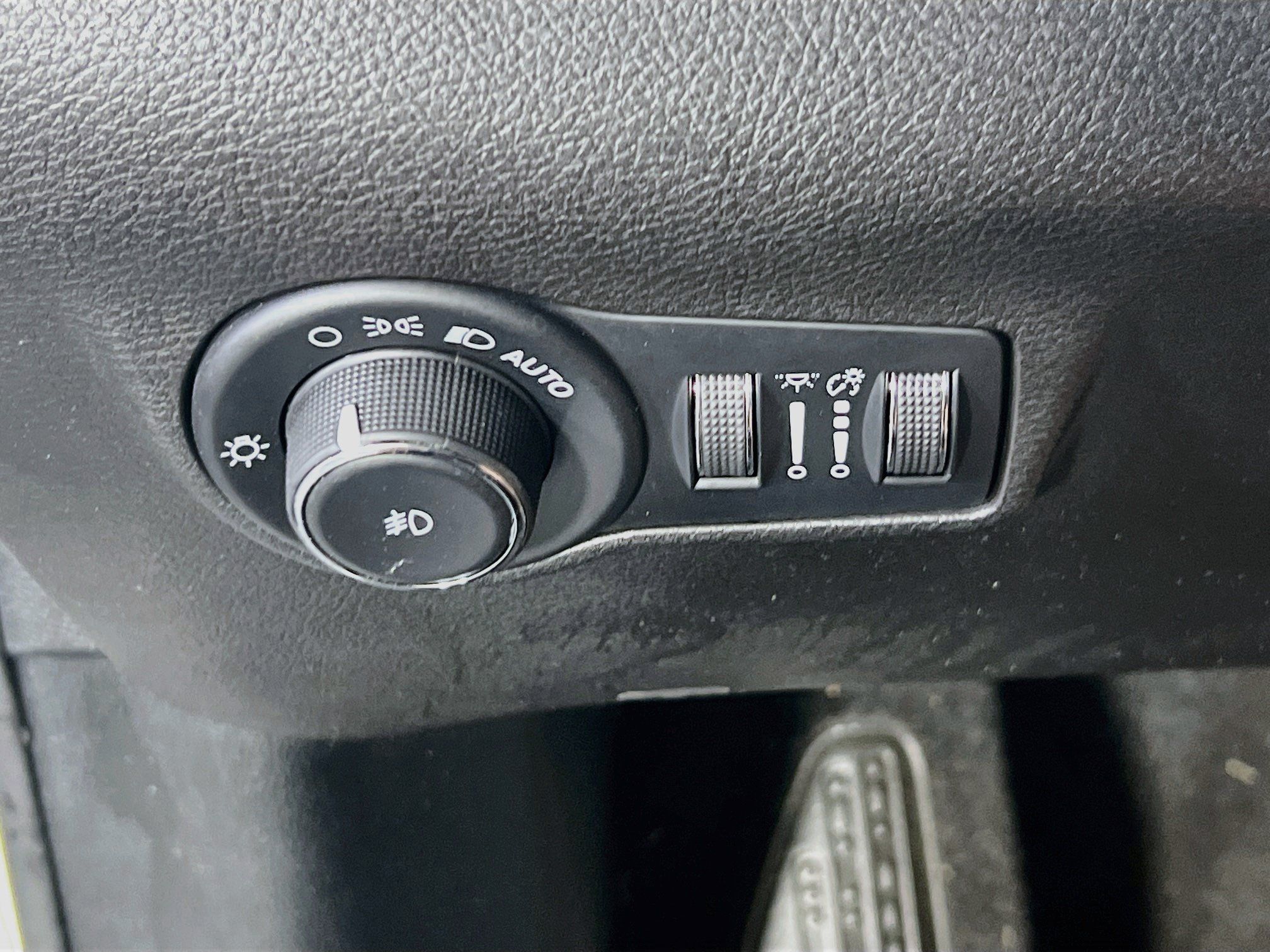 Used 2023 Jeep Compass Limited w/ Sun and Sound Group AWD/4WD image 10