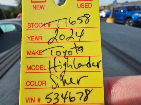 Used 2024 Toyota Highlander XLE image 14