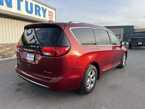 Used 2019 Chrysler Pacifica Touring-L FWD image 11