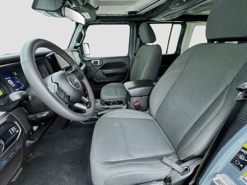 Used 2024 Jeep Wrangler Unlimited image 13