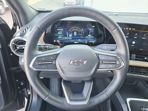 Used 2025 Chevrolet Equinox ACTIV w/ Safety and Technology Package image 15