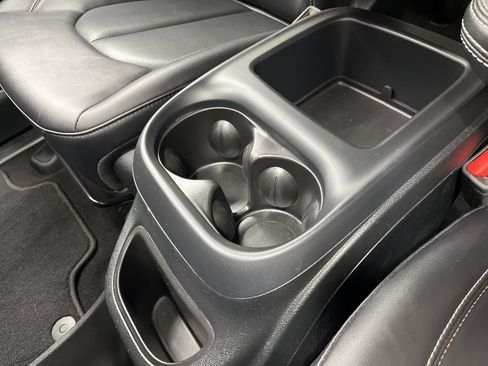 Used 2025 Chrysler Pacifica Select FWD image 27
