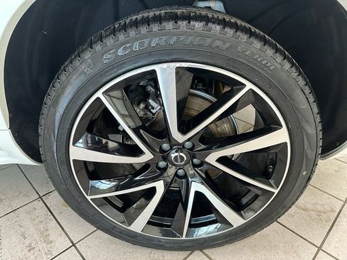 Used 2024 Volvo XC90 B6 Plus w/ Protection Package Premier image 15