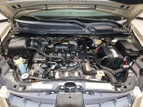 Used 2010 Chrysler Town & Country Touring image 17